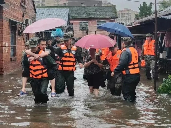 洪水肆虐下的最新大雨，挑战与应对